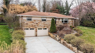 1372 Anderson Ave, Morgantown, WV 26505