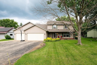 1530 Valley Ln, La Crescent, MN 55947