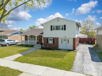 135 N Floyd Ln, Chicago Heights, IL 60411