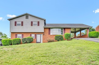 733 Plantation Cir, Roanoke, VA 24019