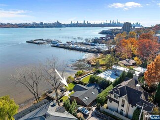 11 Palisade Plaza, Edgewater, NJ 07020