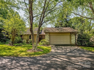 3 Governors Dr, Asheville, NC 28804