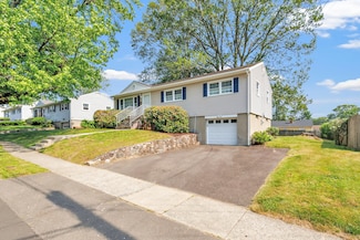 305 Dahl Ave, Stratford, CT 06614