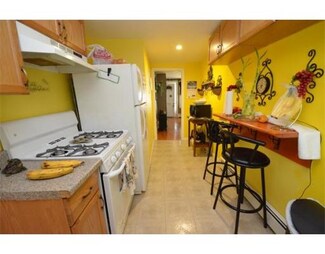 72 Varney St, Lowell, MA 01854