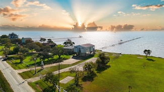 5330 Bayside Dr, Baytown, TX 77523