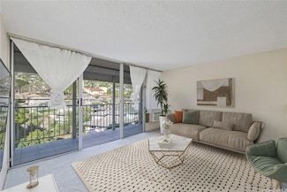 1687 Pensacola St Unit 804, Honolulu, HI 96822