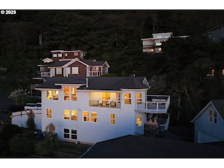 1924 NE 71st St, Lincoln City, OR 97367