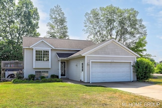 2912 Sunrise Ave, Holland, MI 49424