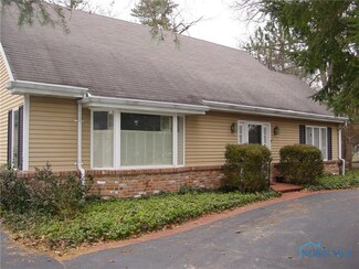 4052 Indian Rd, Ottawa Hills, OH 43606