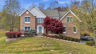 13 Old Schoolhouse Rd, Asbury, NJ 08802