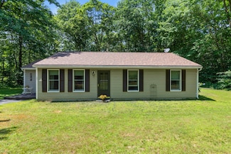 29 Pine Dr, Windham, ME 04062