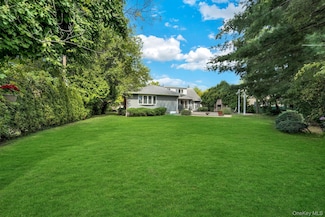 70 Shrub Hollow Rd, Roslyn, NY 11576