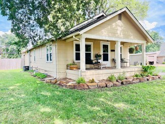 544 N Ash Ave, Valley Center, KS 67147