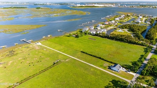 964 Country Club Ct, Morehead City, NC 28557