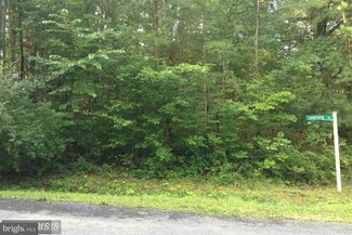 1210 Lakeview Dr, Cross Junction, VA 22625
