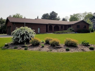 171 8th St, Clintonville, WI 54929