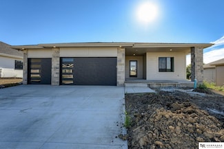 8608 Reed St, Papillion, NE 68046