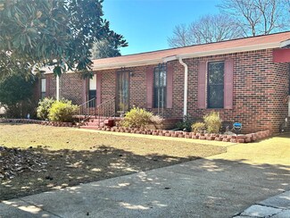 6755 Spring Valley Dr, Elmore, AL 36025