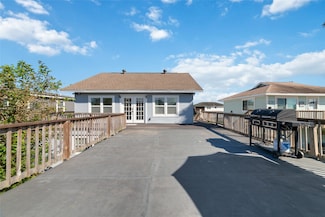 196 Barracuda St, Hitchcock, TX 77563