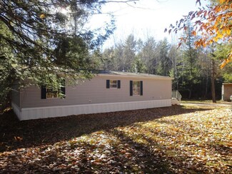 42 Standpipe Rd, Mechanic Falls, ME 04256
