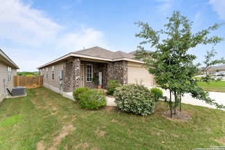 429 Middle Green Loop, Floresville, TX 78114