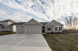 22470 S Jefferson St, Spring Hill, KS 66083