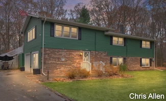 9047 Algoma Ave NE, Rockford, MI 49341