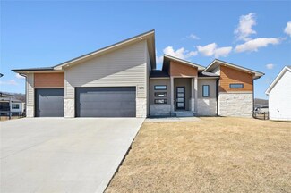1279 S Wildfire Ave, Waukee, IA 50263