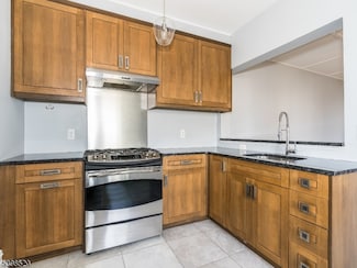 81 Main St, Newton, NJ 07860