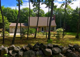 88 Hatfield Rd, Weare, NH 03281