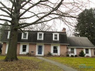 2907 Hardale Blvd, Ottawa Hills, OH 43606