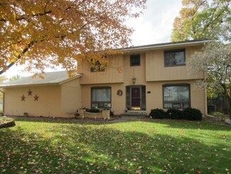 1613 E Lake Dr W, Elkhart, IN 46514