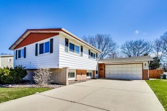 1105 N Crabtree Ln, Mount Prospect, IL 60056