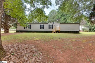 561 Waspnest Rd, Wellford, SC 29385