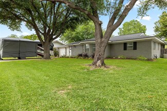 7105 Corona Dr, North Richland Hills, TX 76180
