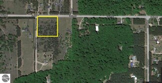 17605 Fewins Rd, Interlochen, MI 49643