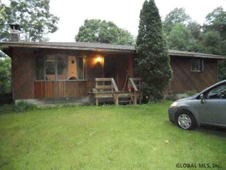 92 Pearl St, Crown Point, NY 12928