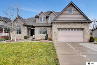 7906 Hunters Ridge Rd, Lincoln, NE 68516