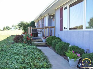 30350 Clapboard Acres Rd, Alma, KS 66401
