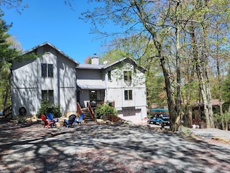 74 Split Rock Rd, Lake Harmony, PA 18624