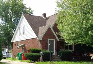 15346 Camden Ave, Eastpointe, MI 48021