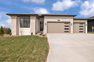 4133 E Vintage Point Dr, Rogersville, MO 65742