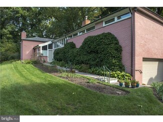 8119 Heacock Ln, Wyncote, PA 19095