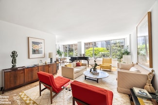 169 E 69th St Unit 3C, New York, NY 10021