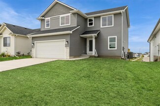 314 NE Country Meadow Dr, Bondurant, IA 50035