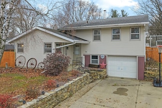 610 Crimson Ct, Reedsburg, WI 53959