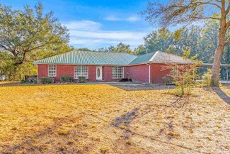 3890 Flowerwood Dr, Milton, FL 32583