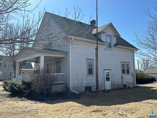 313 S Pearl St, Menno, SD 57045