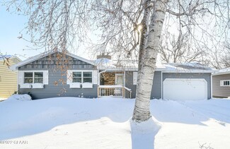 1021 17th St NW, East Grand Forks, MN 56721