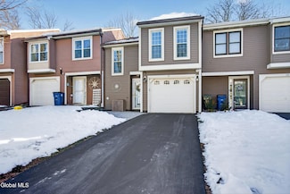 21 Ziemke Farm Ln, Cohoes, NY 12047